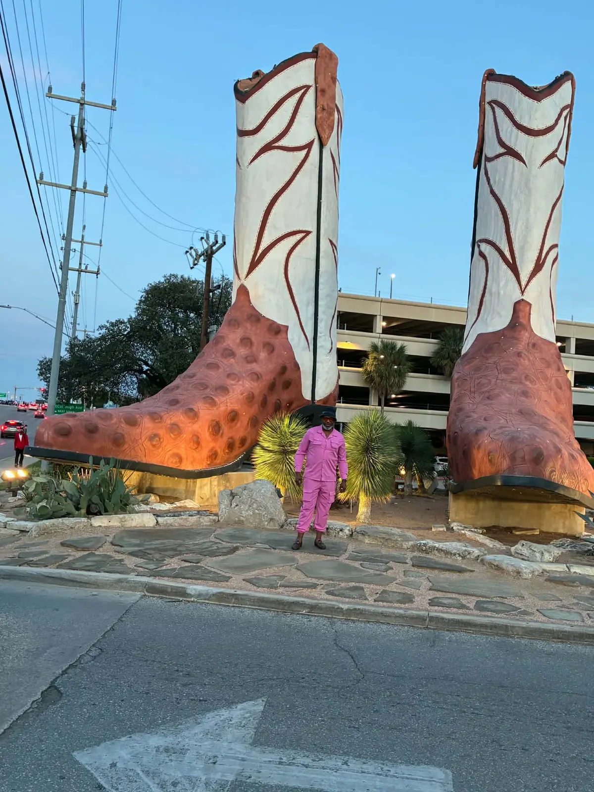 L.A. visiting a giant cowboy boot landmark in Fort Worth